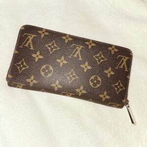 Louis Vuitton Zippy Wallet